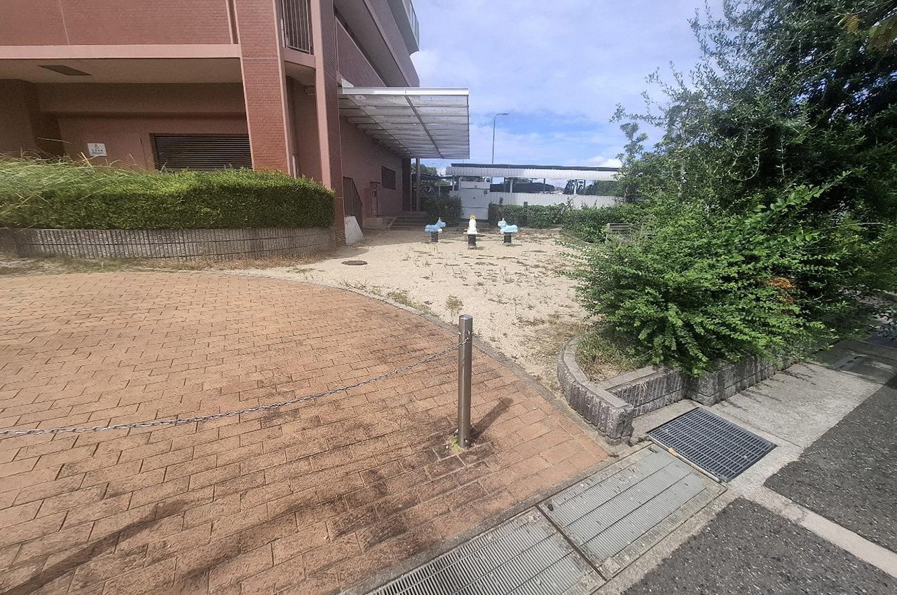 隣接公園