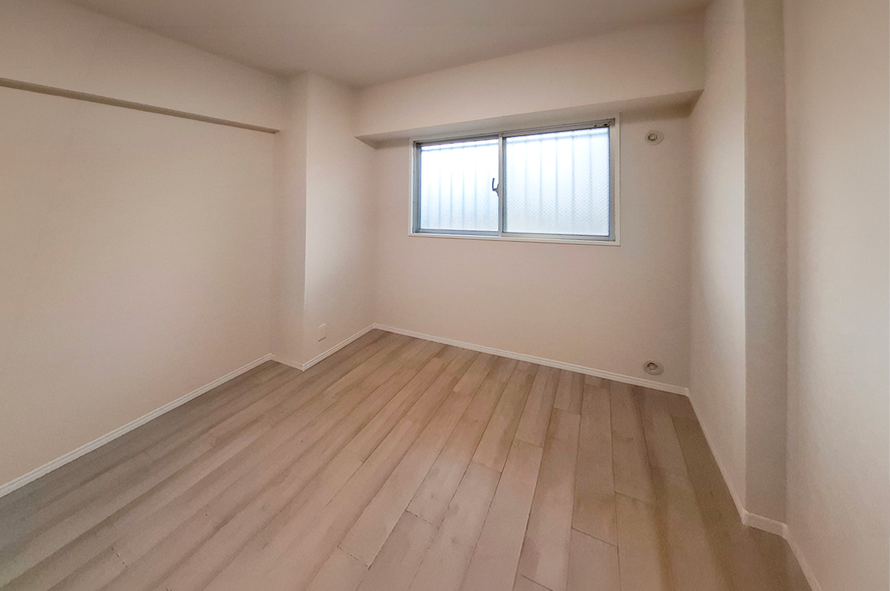 洋室1:クロスやフローリングを貼替えるなどリフォーム済み。きれいなお部屋で快適に過ごせます。