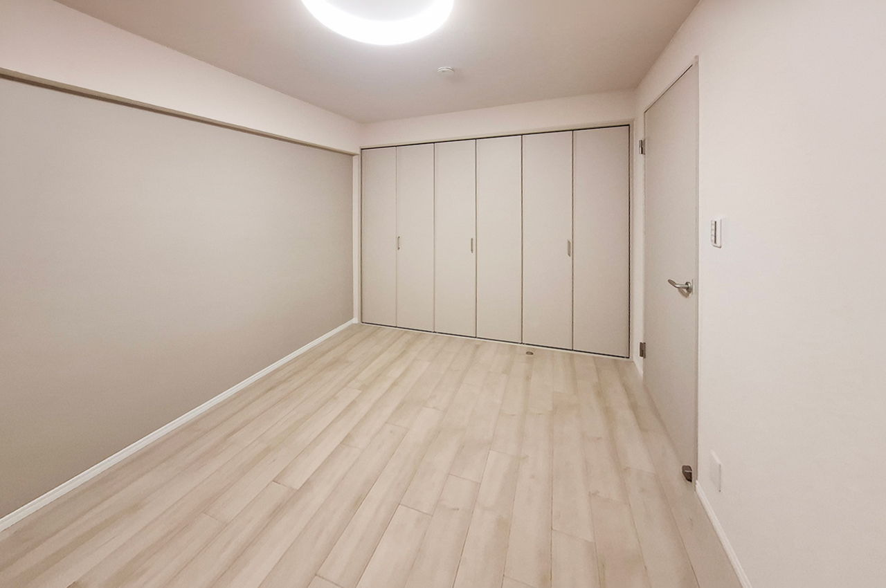 洋室2:和室から洋室へリフォーム。暮らしに合わせて使いやすいお部屋です。