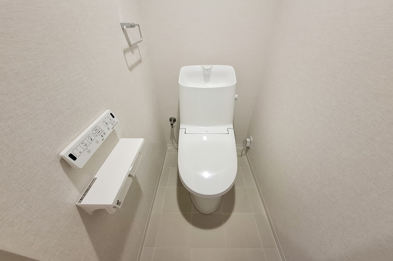 トイレ:LIXIL製の便器・温水洗浄便座を新調済み。清潔感のある空間で毎日気持ちよく使えます。