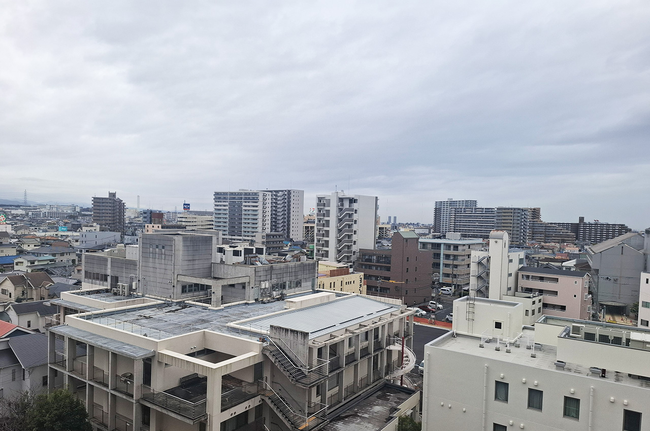 眺望：11階建ての8階部分で開けた景色を楽しめます。