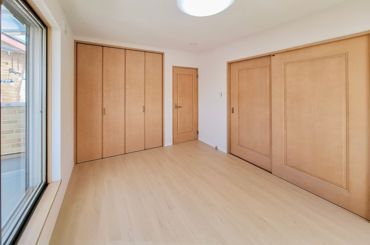 洋室2：約6帖のお部屋。子供部屋や趣味部屋など多用途に活用できます。