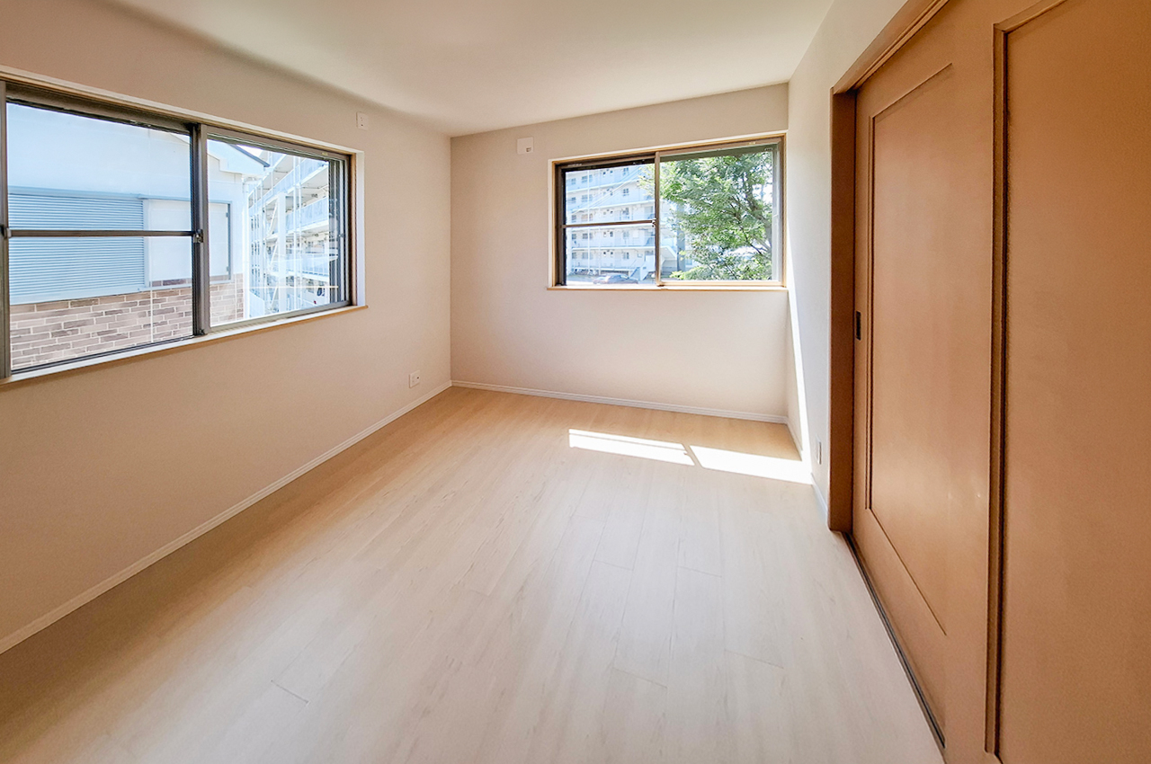 洋室3：クロス貼替や床フロアタイル上貼などリフォーム済み。きれいなお部屋で快適に過ごせます。