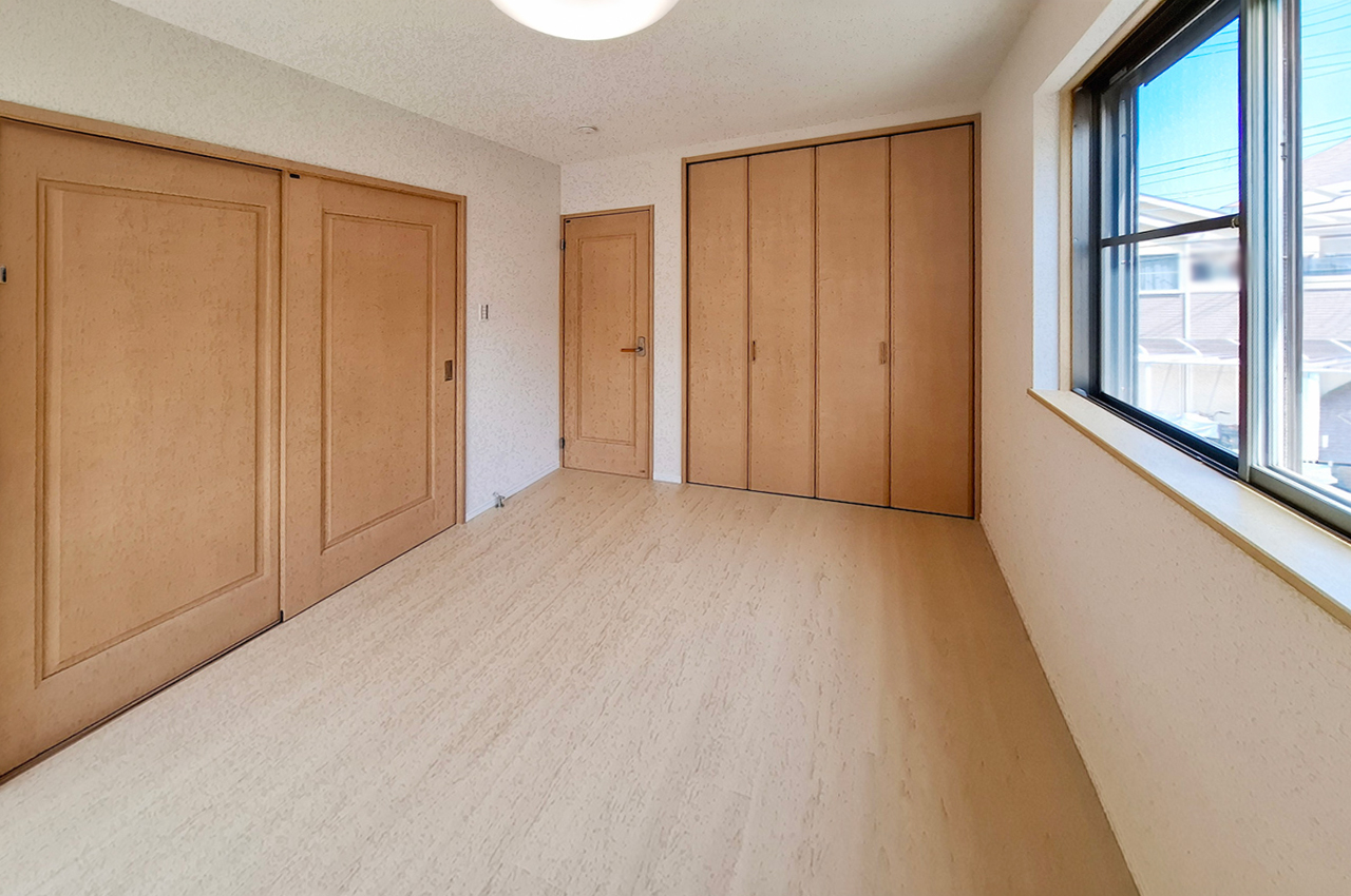 洋室3：約6帖のお部屋。ライフスタイルに合わせて使いやすい広さです。