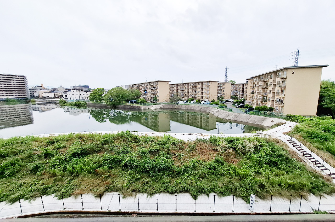 眺望：9階建ての5階部分で、開けた景色を楽しめます。