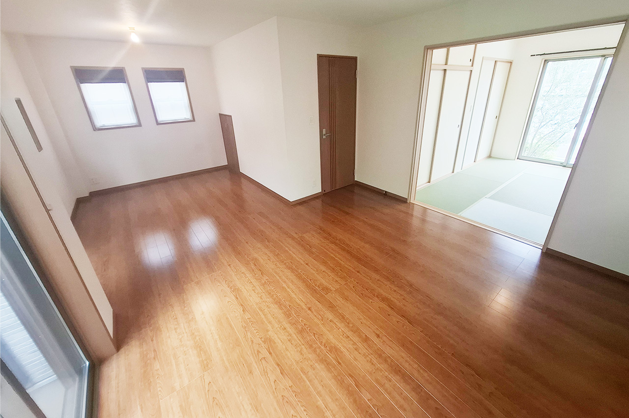 リビングダイニング：用途に合わせ、隣接した和室との一体利用も可能です。