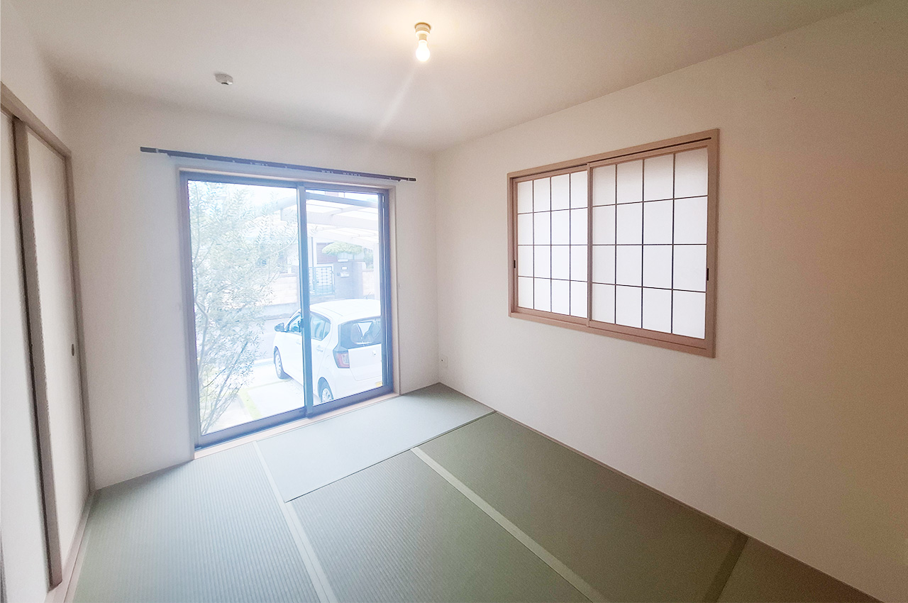 和室1：掃き出し窓付きで明るく風通りの良い和室です。押入収納付き。