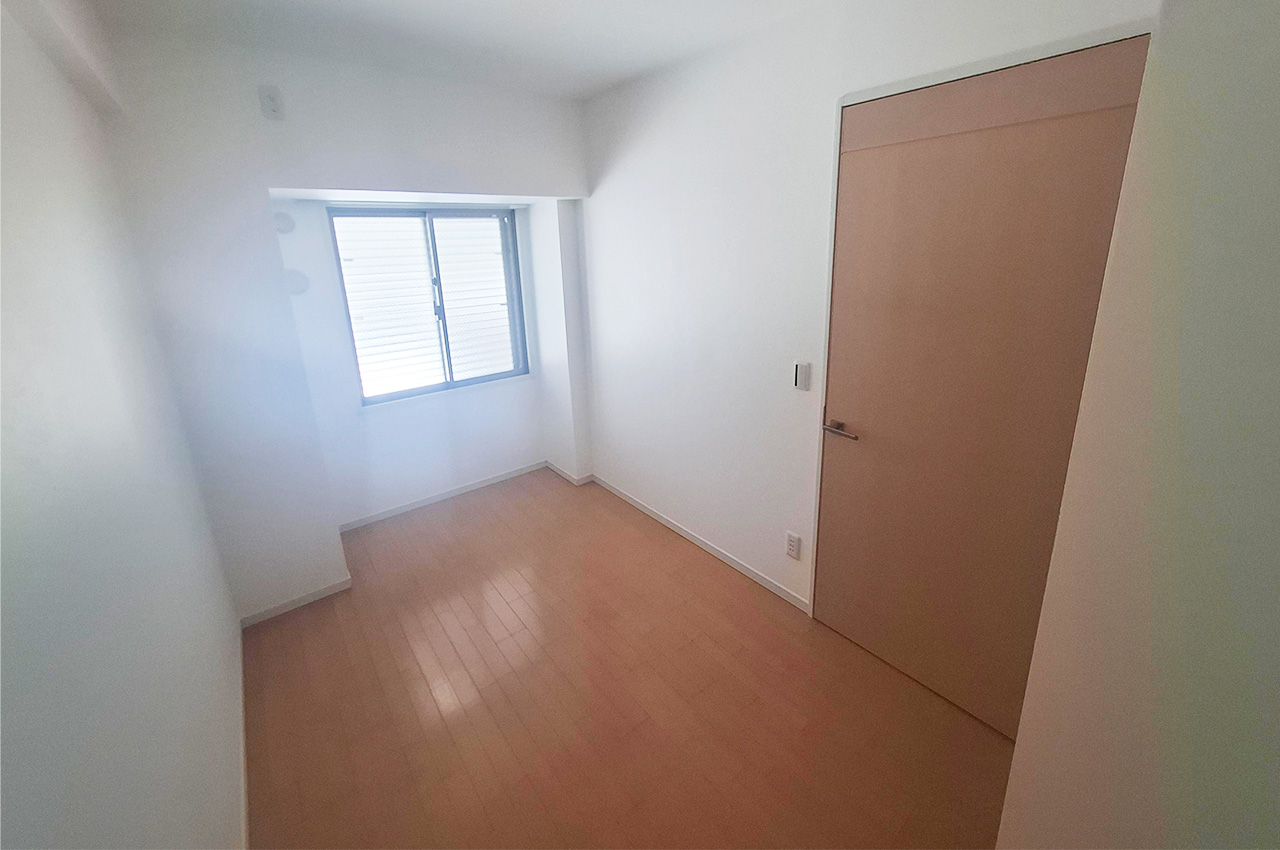洋室2:約5帖の洋室は子供部屋や趣味部屋など、個室として使いやすい広さです。