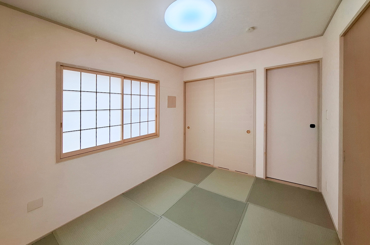 和室：収納付きで、布団や季節物などを片付けやすいお部屋です。