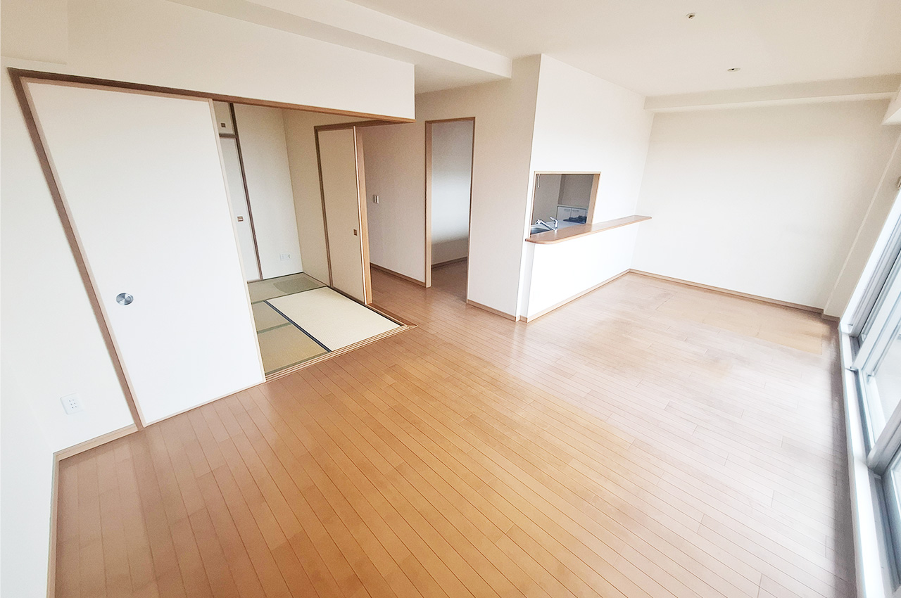 LDK（実際の写真）：約18.7帖のゆったりとしたLDKは家族や友人との憩いの場に。