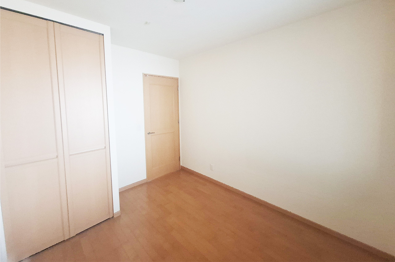洋室2：クローゼット付きで整理整頓しやすいお部屋です。
