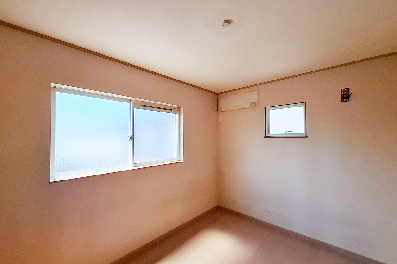 洋室3:約5.5帖の洋室。窓付きで換気がしやすいお部屋です。