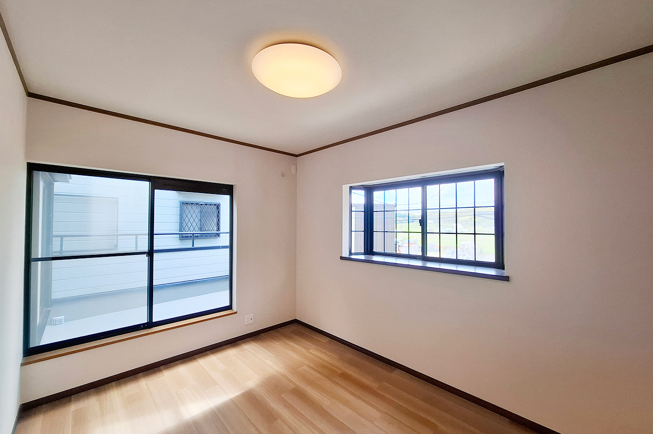 洋室1：クロス貼替や床フロアタイル上貼などリフォーム済み。きれいなお部屋で快適に過ごせます。