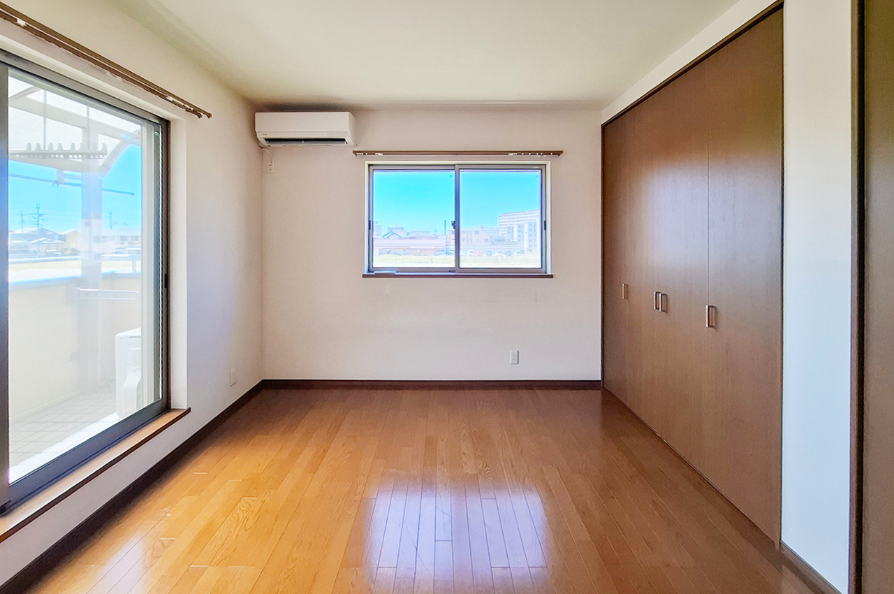 洋室1：約7帖の洋室。バルコニーへ出入りできる使いやすいお部屋です。