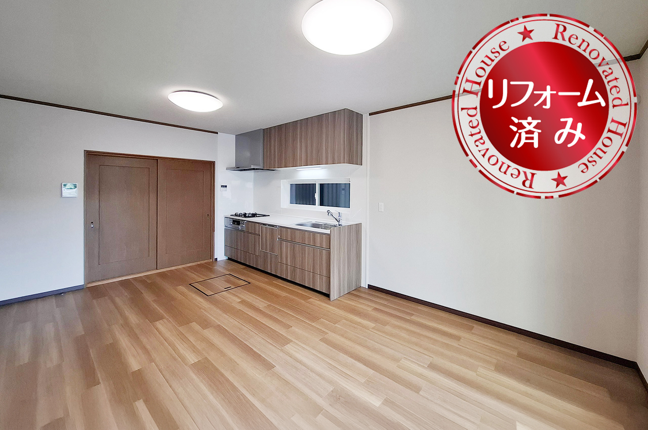 LDK:約12帖のLDK。壁付キッチンで、リビングダイニングを広く使いやすい間取りです。