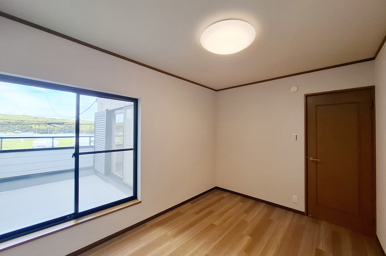 洋室2:約6帖のお部屋。ライフスタイルに合わせて多用途に使いやすい広さです。