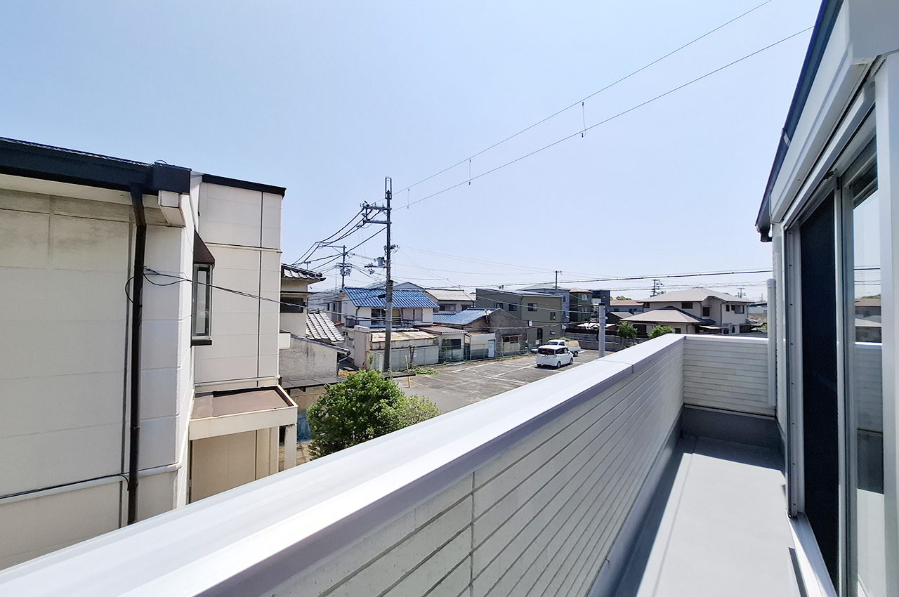 バルコニー:洋室1から出入り可能。洗濯物干しスペースとして活用できます。