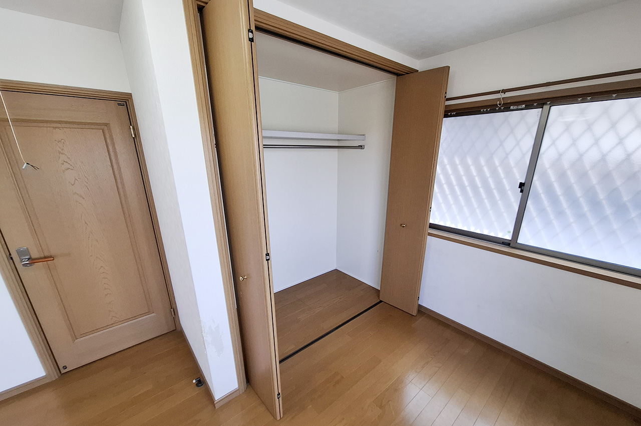 洋室3クローゼット：洋服や小物の整理整頓に活躍します。クローゼットを2か所備えています。