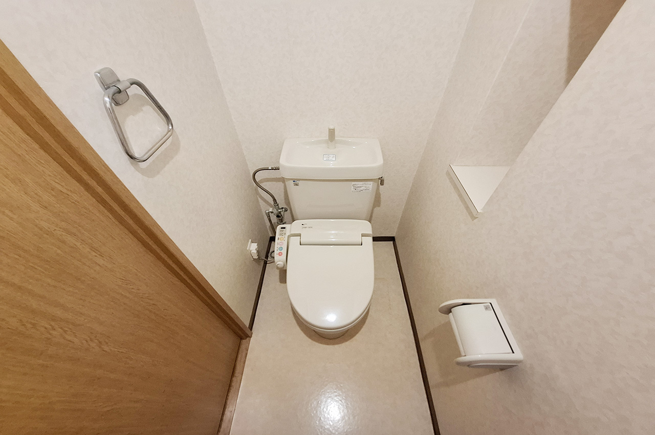 トイレ：毎日使う場所をすっきりと使いやすい空間です。