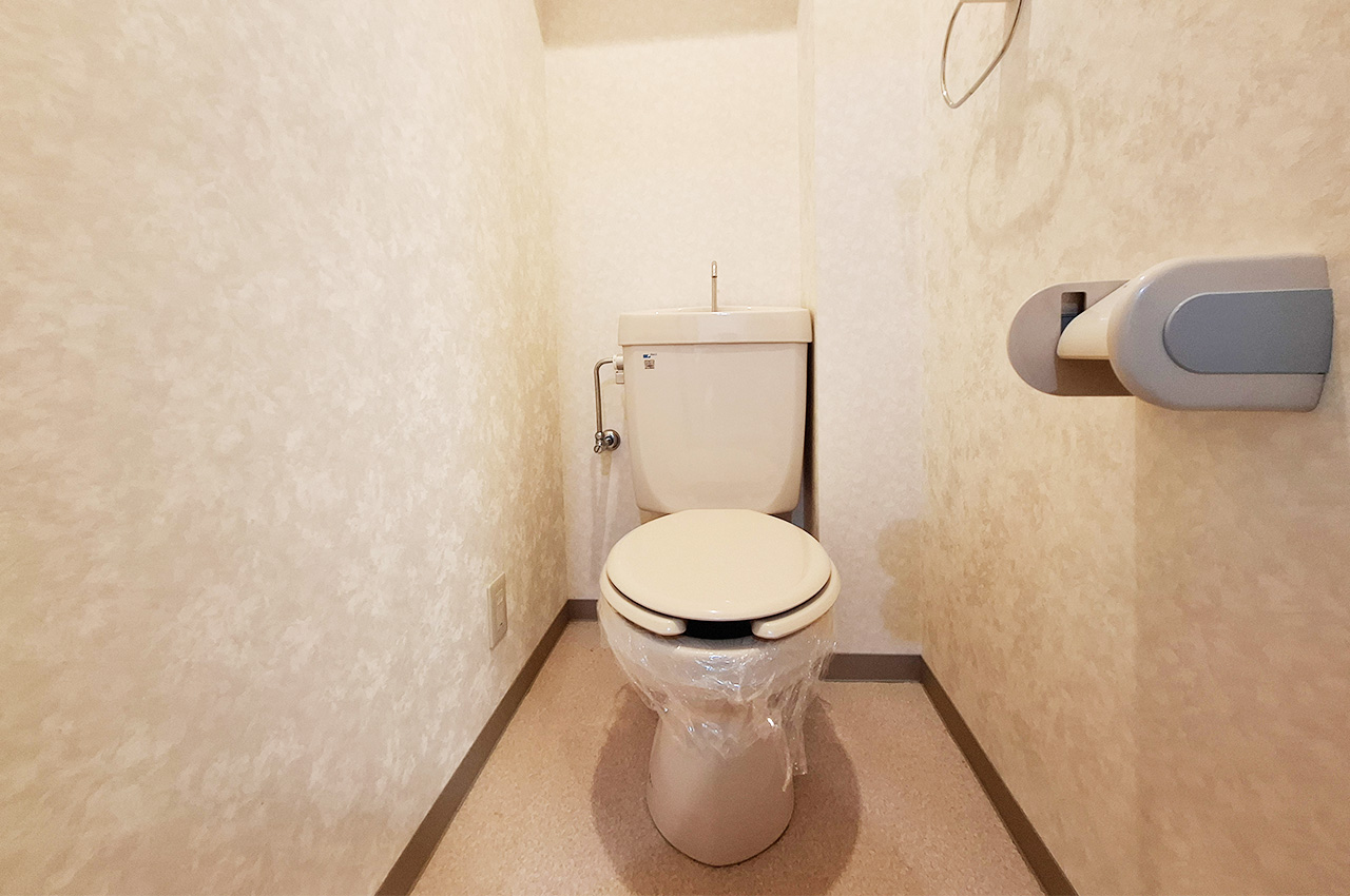 トイレ：落ち着いた色調のトイレです。