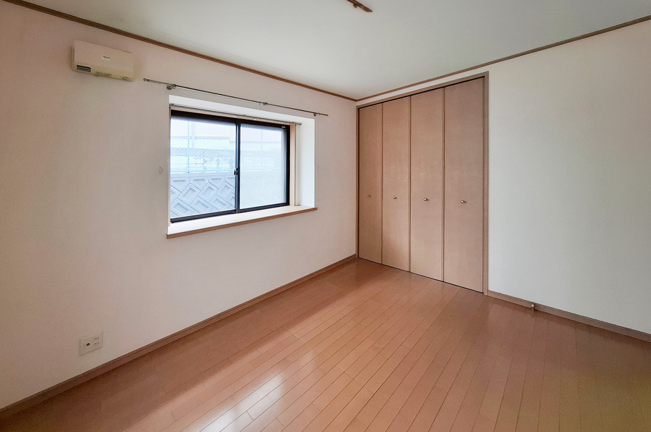 洋室2：バルコニーへ出入りできる使いやすいお部屋です。