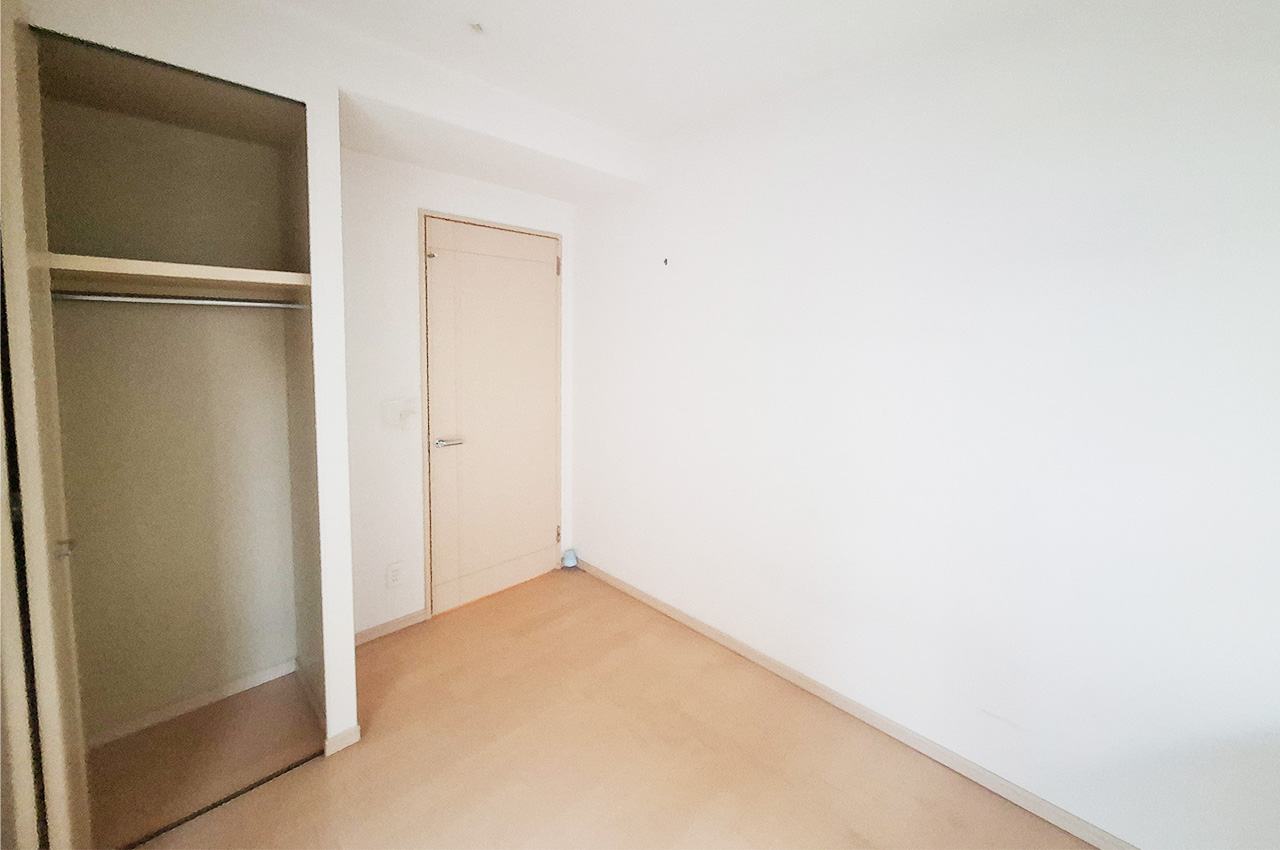 洋室2：収納付きで、衣類や荷物を整理しやすいお部屋です。