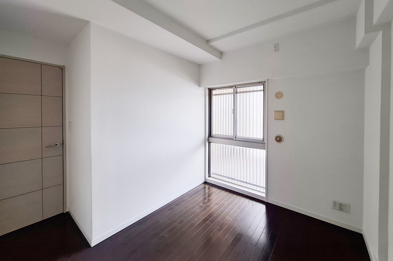 洋室2：アルコーブ側に窓があり、換気がしやすいお部屋です。