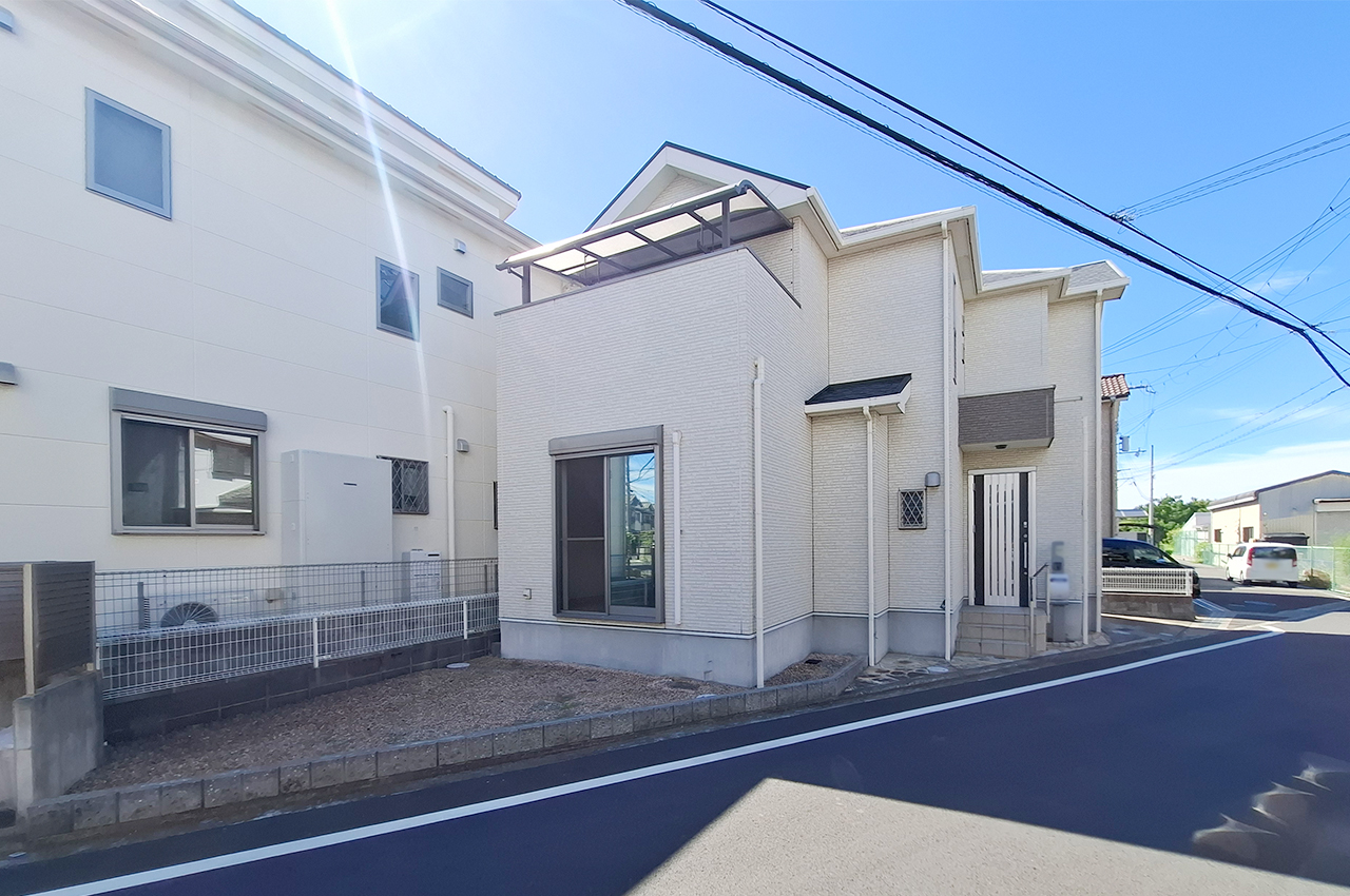 前面道路を含む外観