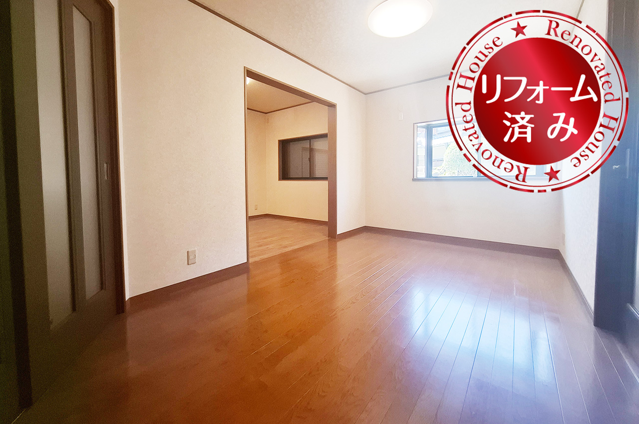 リビング（実際の写真）：空間を分けて多用途に使いやすい設計です。