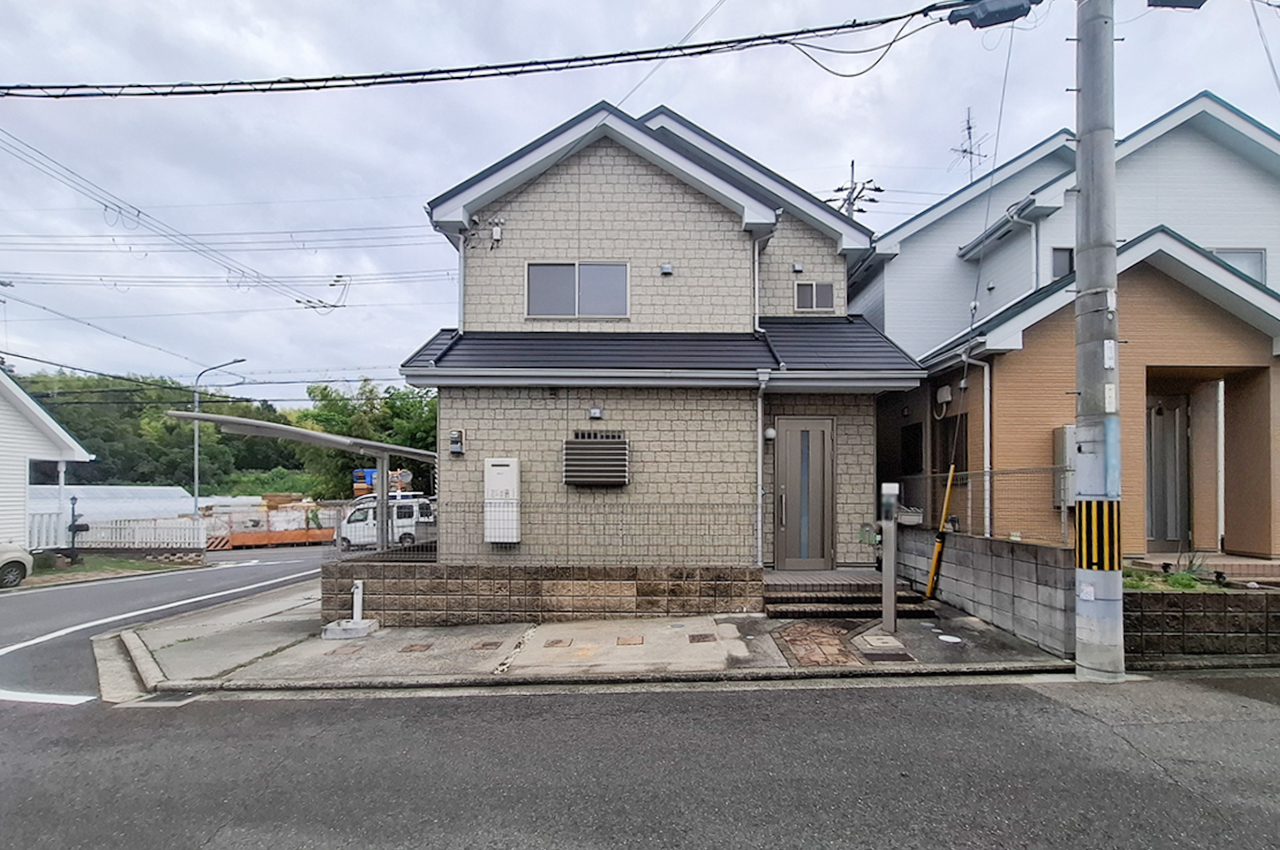 前面道路を含む外観
