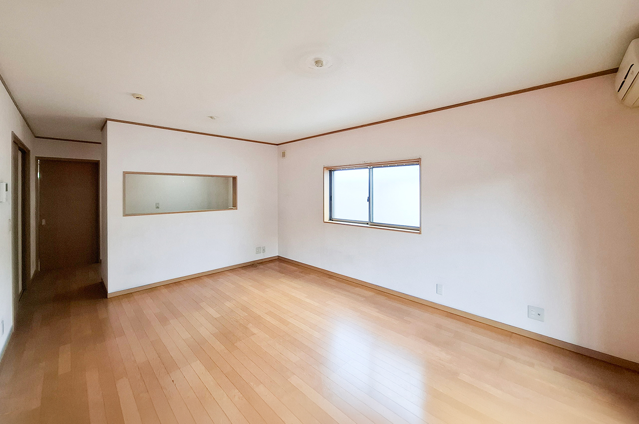 LDK（実際の室内写真）：約16帖のLDKは、家族でゆったり過ごせる広さです。