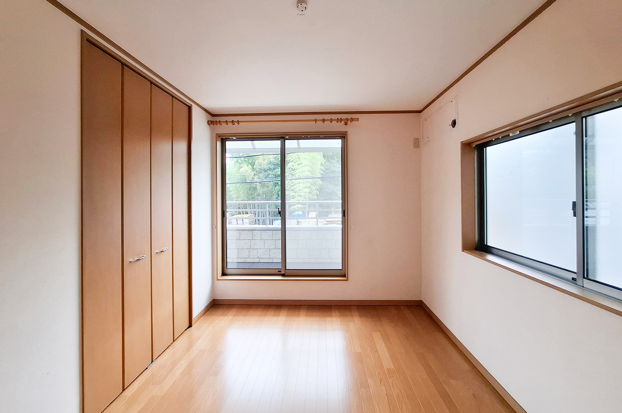洋室2：約6帖の洋室。バルコニーに面したお部屋です。