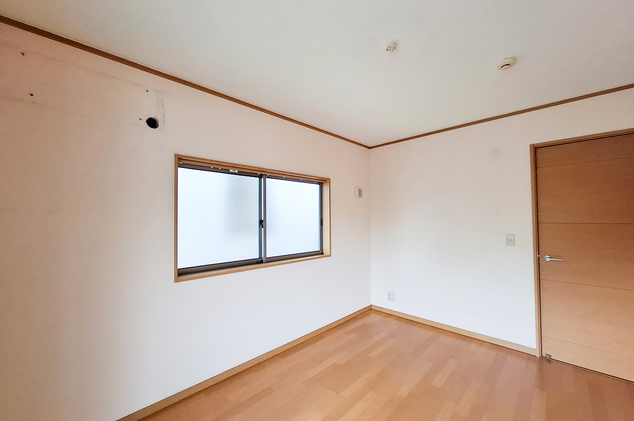 洋室2：クローゼット付きで、衣類や小物を整理しやすいお部屋です。