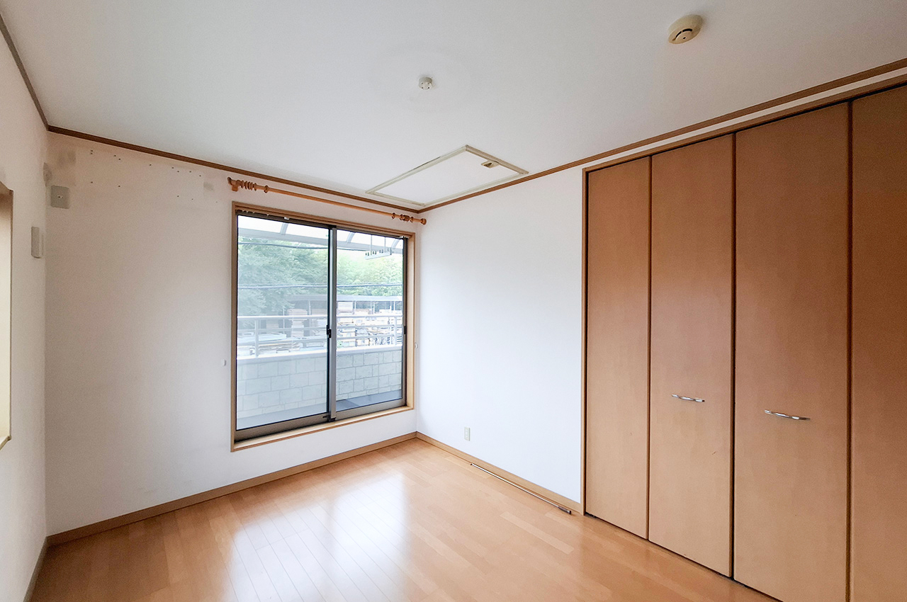 洋室3：約6.5帖の洋室。バルコニーに面したお部屋です。