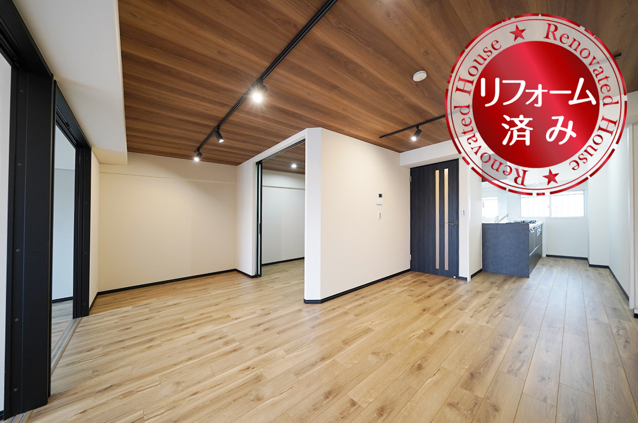 LDK（実際の写真）：木目天井が印象的なLDK。食事やくつろぎの時間をゆったり楽しめる空間です。