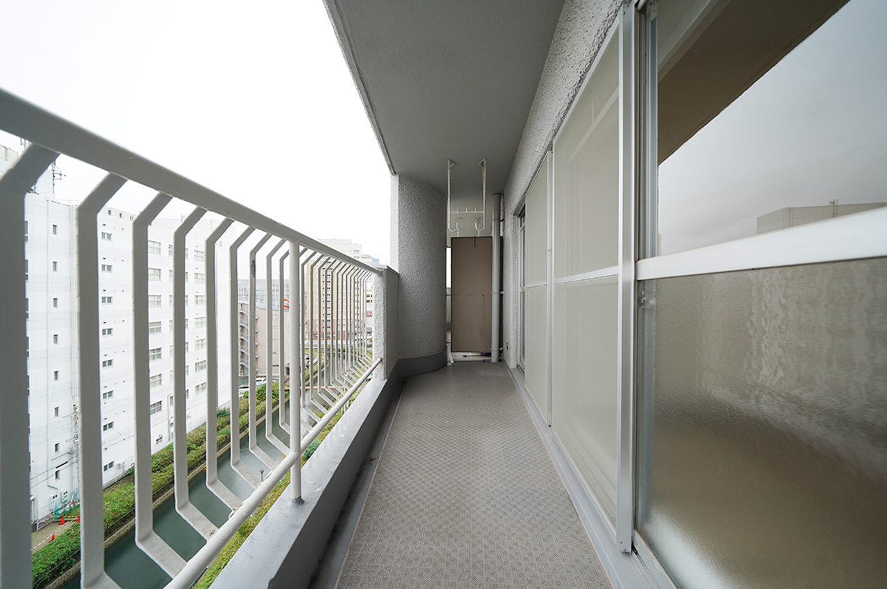 バルコニー：11階建て8階部分、南西向きで日当たり・眺望良好。お洗濯物を気持ちよく干せます。