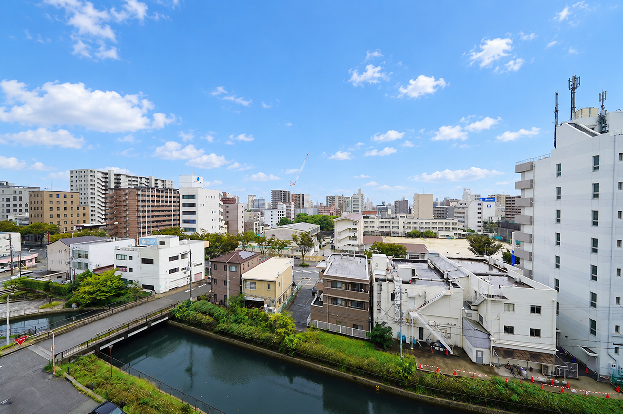 眺望：11階建ての8階部分で開けた眺望を楽しめます。