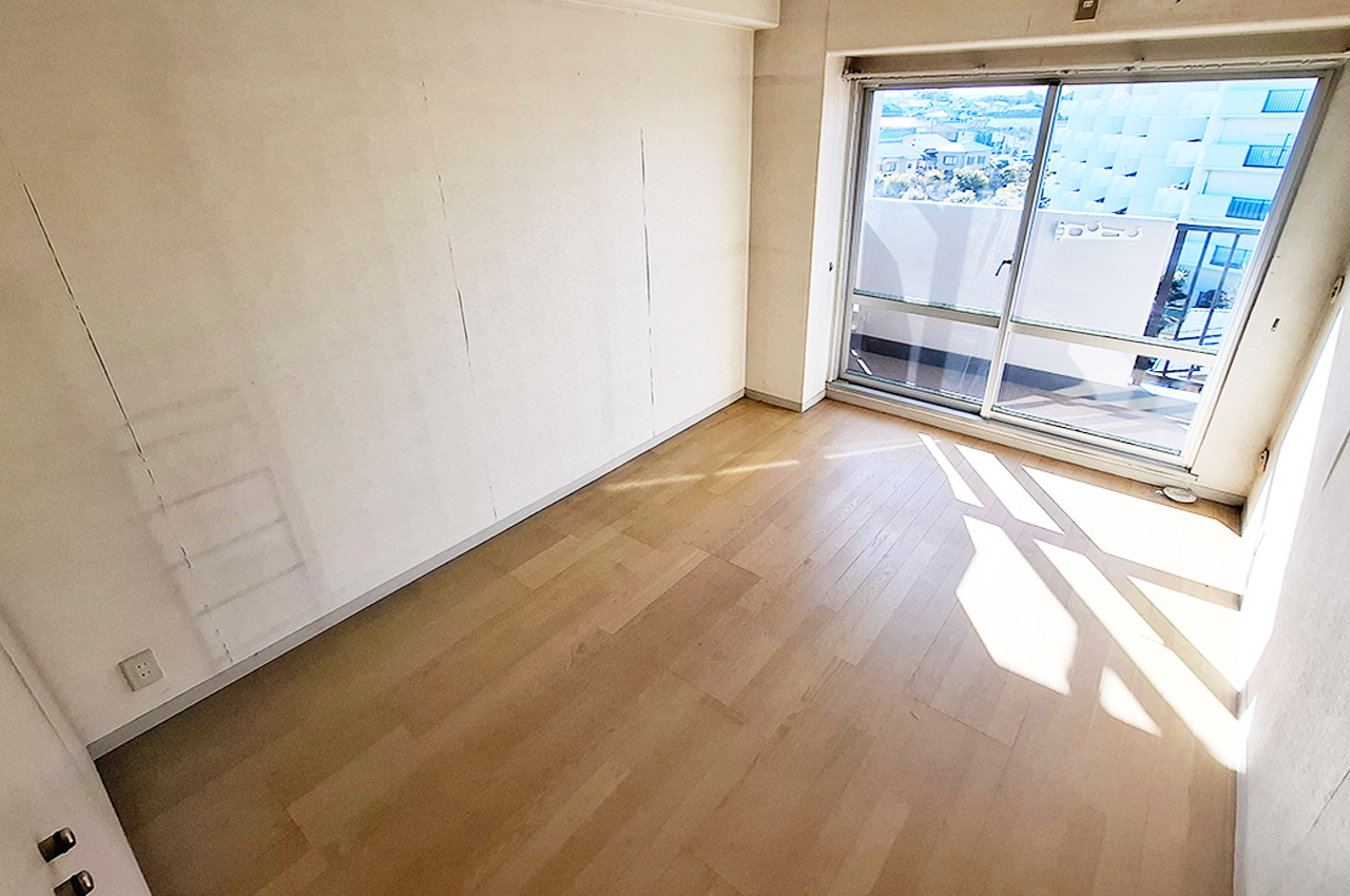 洋室2:約5.4帖。バルコニーに面した使いやすいお部屋です。