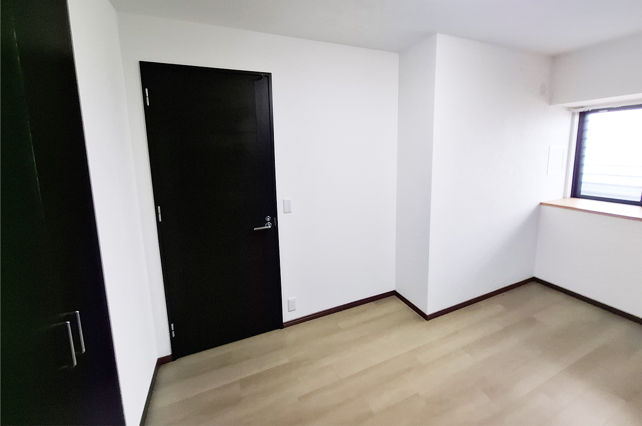 洋室1：約6帖のお部屋は収納付き。衣類や小物の整理整頓に便利です。