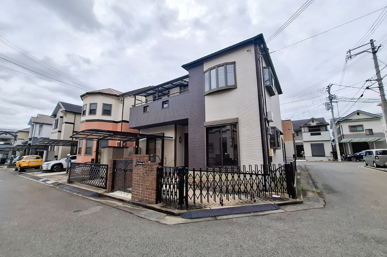 前面道路を含む外観（カーポート・カーゲート・物置・花壇撤去前）